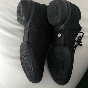 Sports brand Dance shoes new never worn cloth material